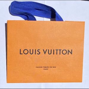 AUTH New Louis Vuitton gift/shopping bag(reusable)